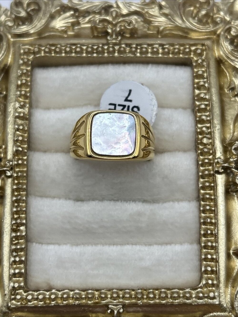 Vintage NOS Gold Tone Signet Ring Faux Mother of Pearl Size 7 Unisex Jewelry - Picture 1 of 16